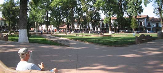 Imagen de la Plaza Don Vasco de Quiroga, en el centro de Pátzcuaro.