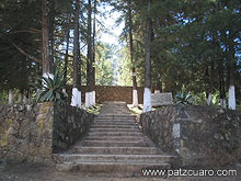 Escaleras hacia la cima del cerro