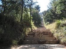 Escaleras hacia la cima del Estribo