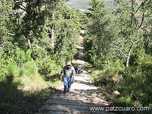 Escaleras hacia la cima del Estribo