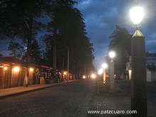 Vista de la avenida de noche