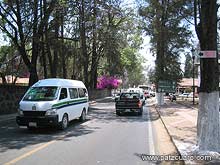 Calle al costado de la plazuela