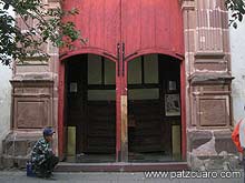 Puerta de entrada del Templo de San Juan de Dios