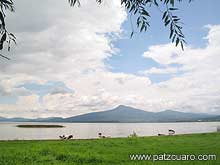Chup&iacute;cuaro: Vista del lago de P&aacute;tzcuaro
