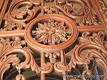 Detalle de la entrada  (Bas&iacute;lica de Nuestra Se&ntilde;ora de la Salud)