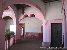 Pasillo en el segundo piso del Palacio de Huitzim&eacute;ngari