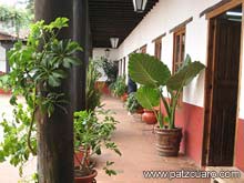 &Aacute;rea de venta de artesan&iacute;as de madera (Casa de los once patios)