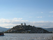 Vista de Janitzio desde la lancha